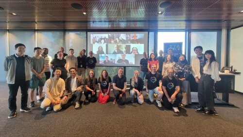 Hybrid group picture of the Meta-Active family